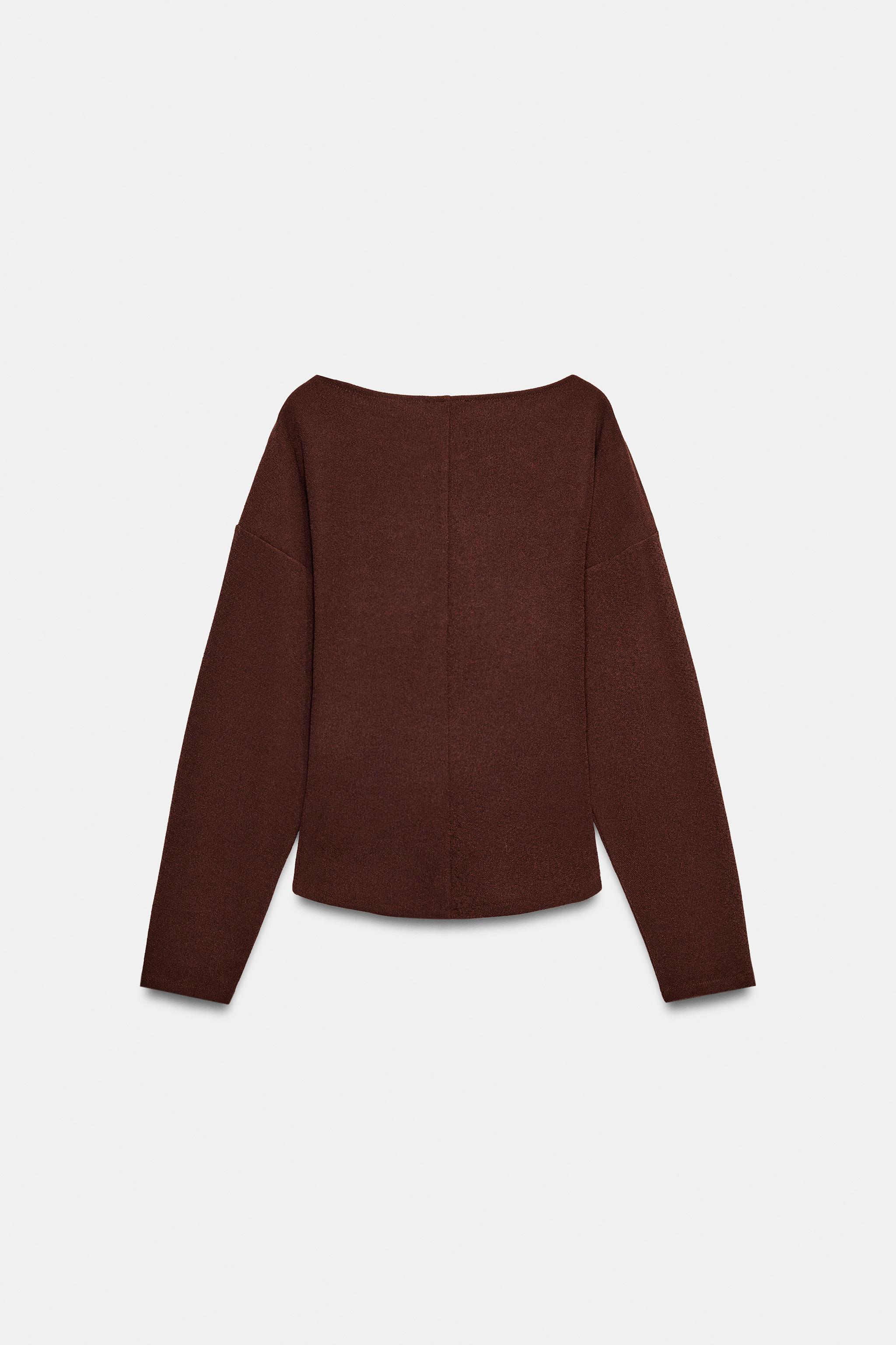 BUCKLE TEXTURED TOP